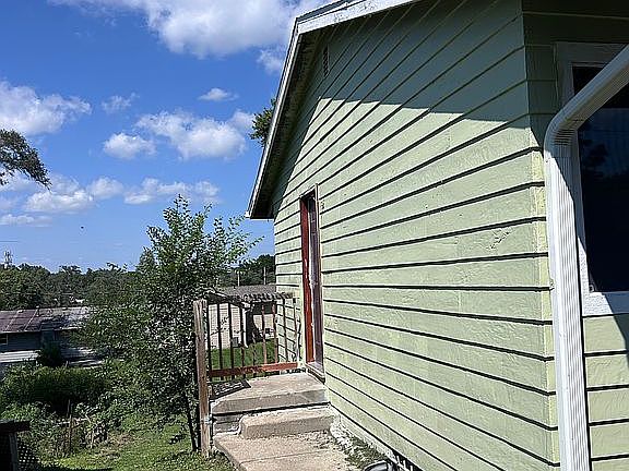 3rd image of 3868 Parker St