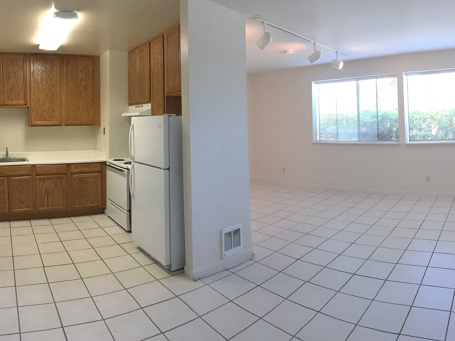 Studio, 400 sqft, $1,975 — Photo 2