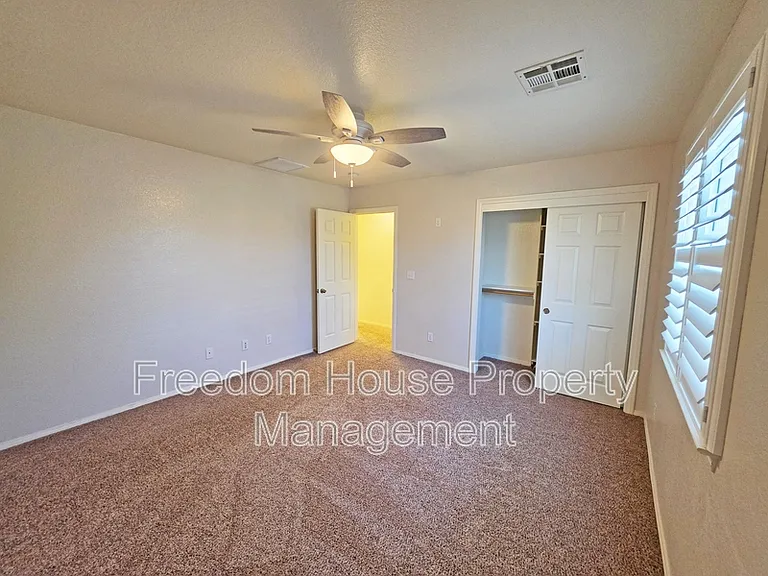 111 Mondale Ct — Photo 39