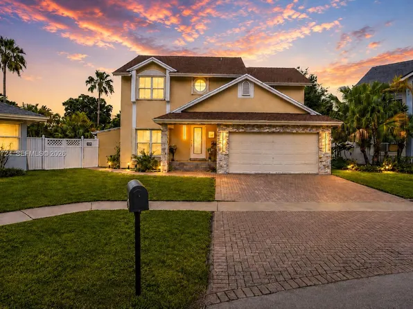 1051 SW 95th Ter, Pembroke Pines, FL 33025