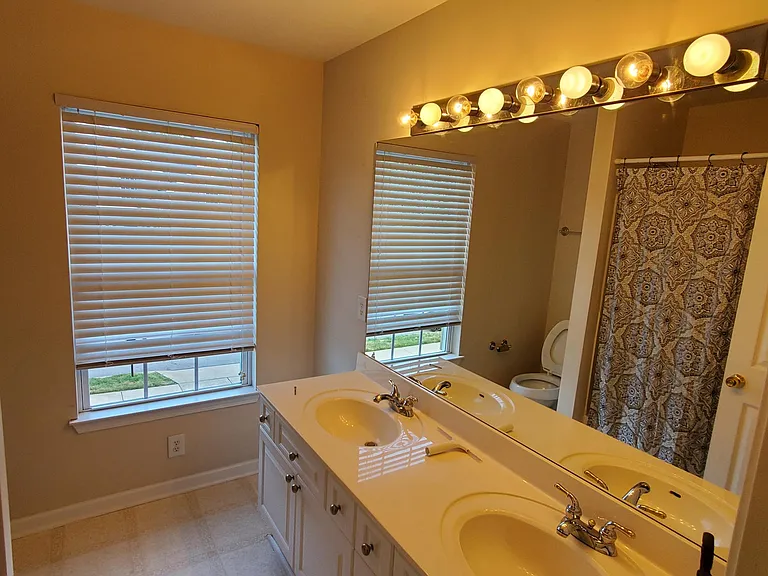 9708 Northfork Dr — Photo 43