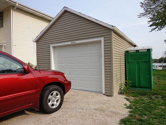 1.5 car garage / boat house