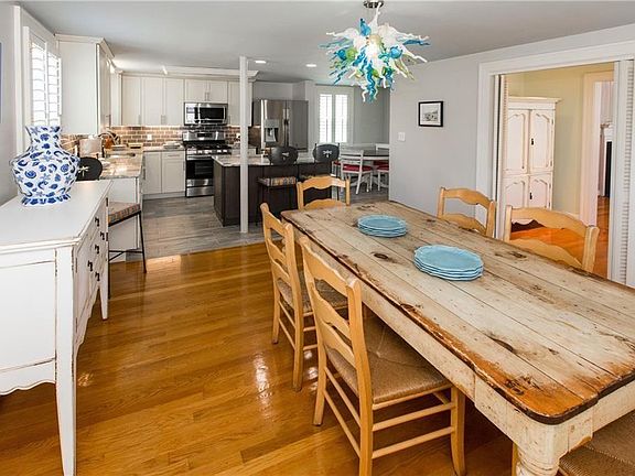 MAIN HOUSE - KITCHEN