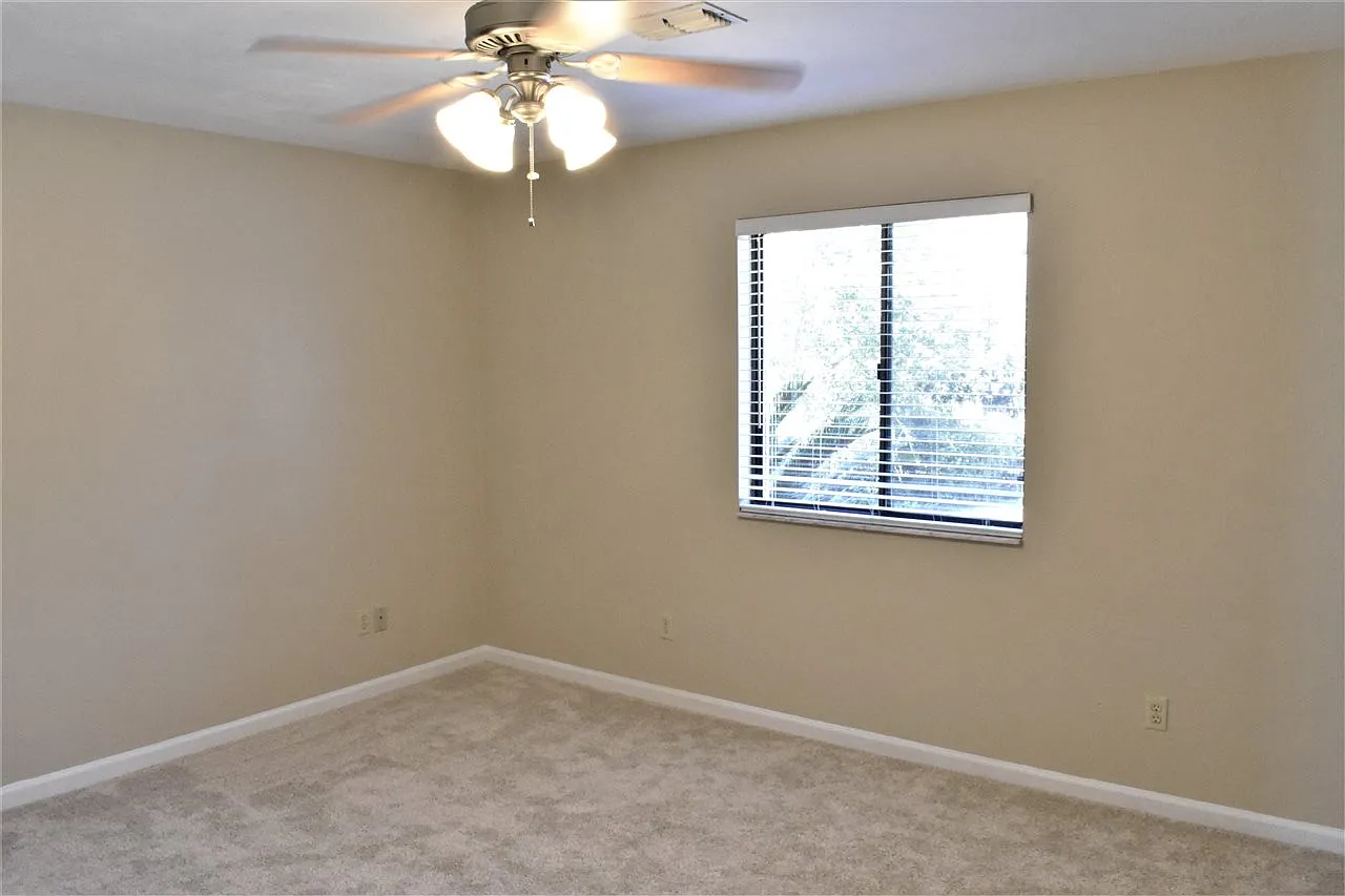 3 bed, 2.0 bath, 1588 sqft, $2,150 — Photo 4