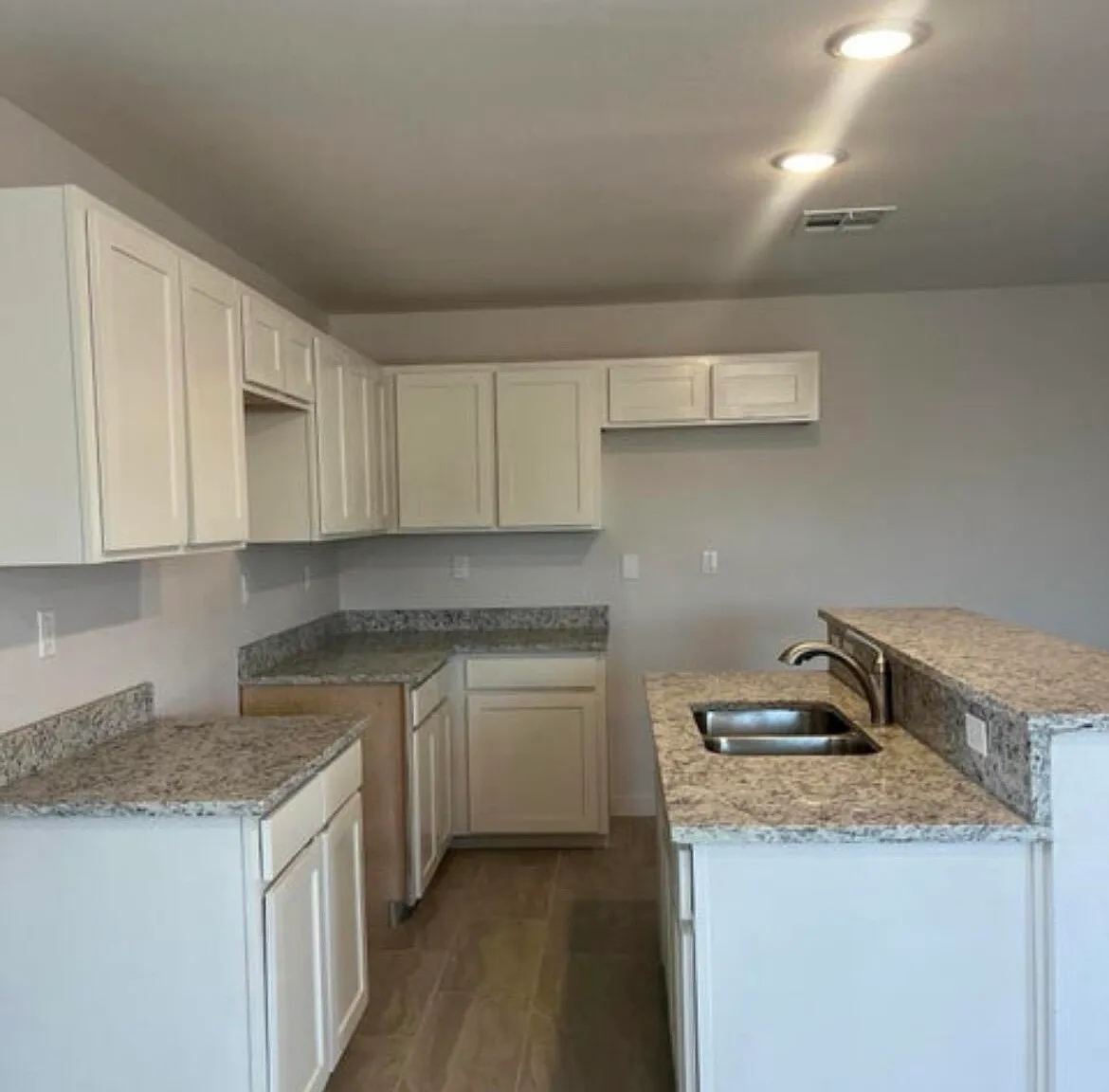 3 bed, 2.0 bath, 1050 sqft, $1,350 — Photo 4