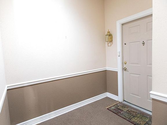 2nd image of 600 Squire Ln APT 1E