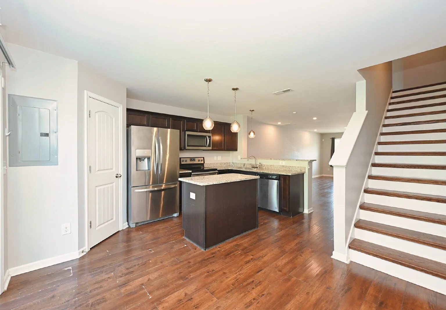 2 bed, 2.5 bath, 1312 sqft, $1,700 — Photo 2