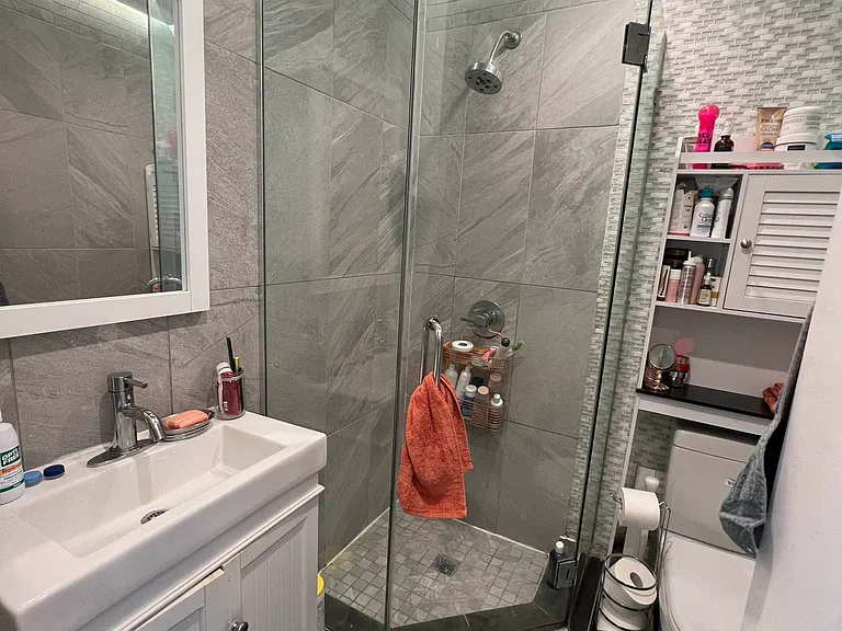 38 Catherine St #2R — Photo 7