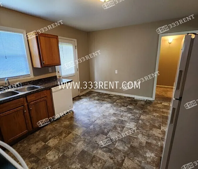 6302 E 149th Ter — Photo 5