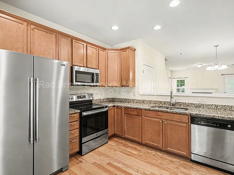 10420 Benfield Rd — Photo 11