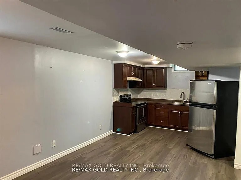 27 Middlecote Dr #BASEMENT — Photo 13