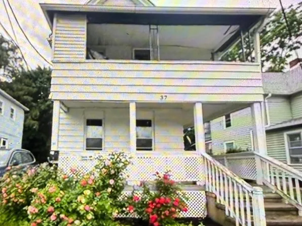 37 Cherry St, Johnson City, NY 13790