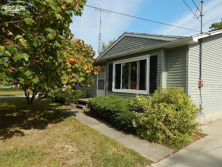 1st image of 2051 Ainsworth St