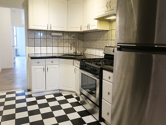 2nd image of 298 Nassau Ave APT 1LL