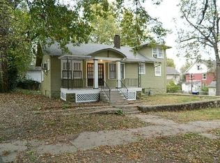 814 SW 2nd St, Topeka, KS 66603