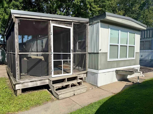 208 Hideaway Ct, Prairie Du Chien, WI 53821