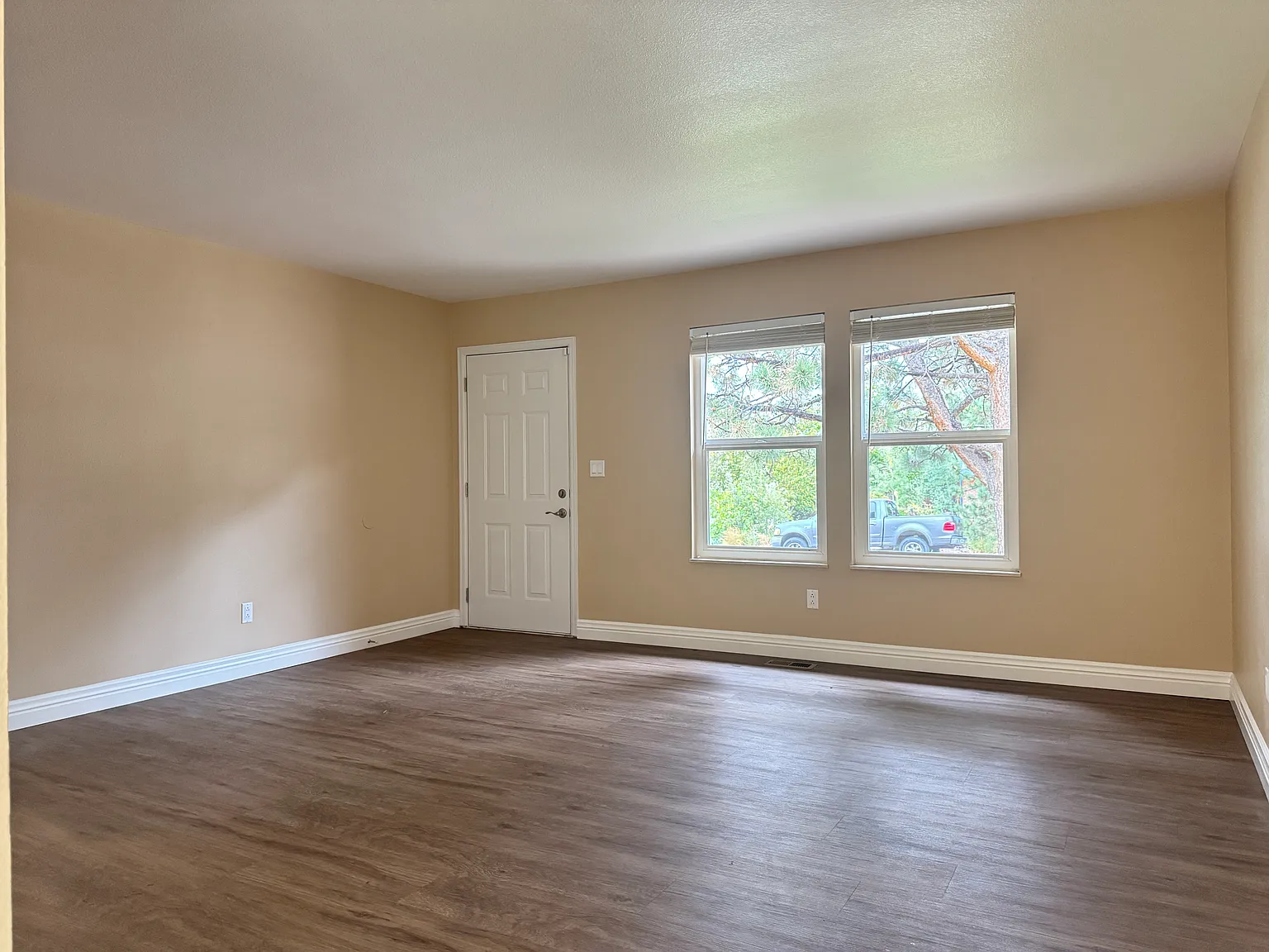 4 bed, 2044 sqft, $2,500 — Photo 3