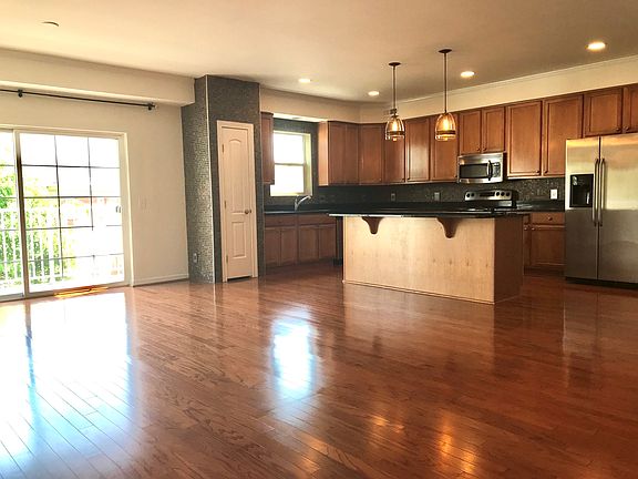 Kitchen, Hardwood, Balcony 