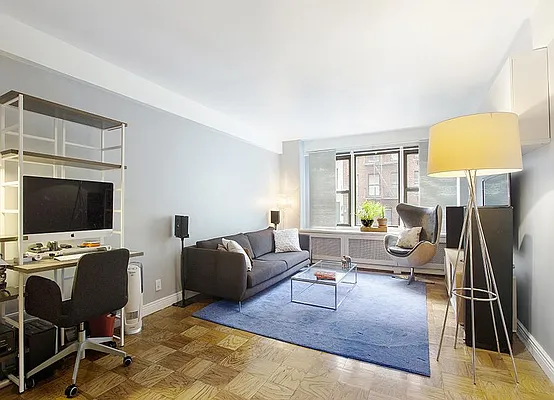 Sold by Warburg | media 20