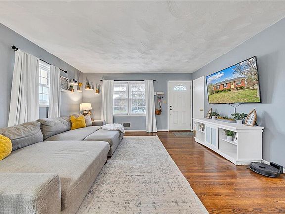 5th image of 5907 Darby Rd