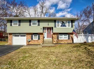 35 Lincoln Ave, Colonie, NY 12205