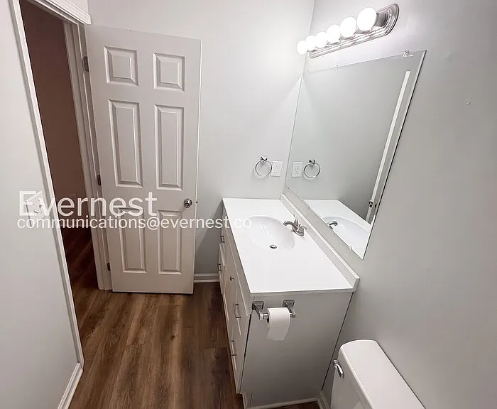 908 Castle Ct — Photo 12