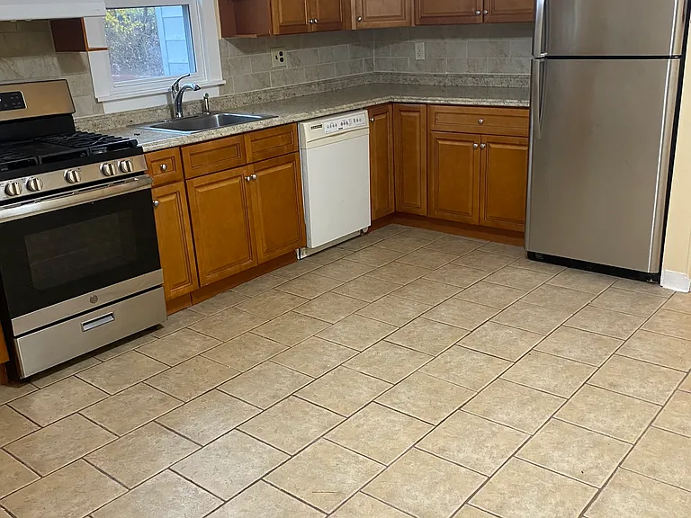 27 Woods Ave #1F — Photo 3