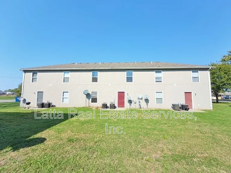 100 E Otway St #A — Photo 2