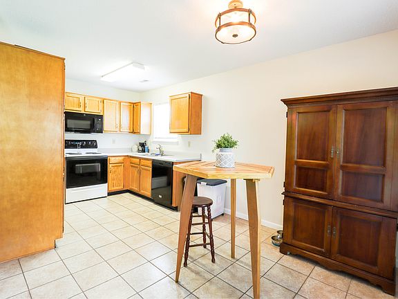 3rd image of 212 Brixton Woods East Dr