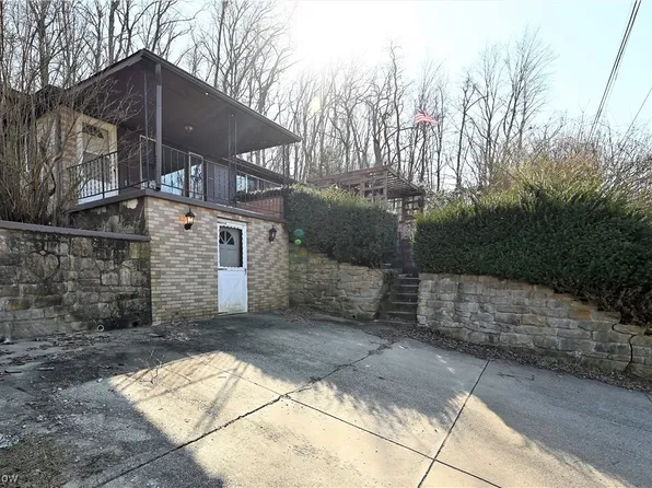 1203 Fox Chase Rd, East Liverpool, OH 43920