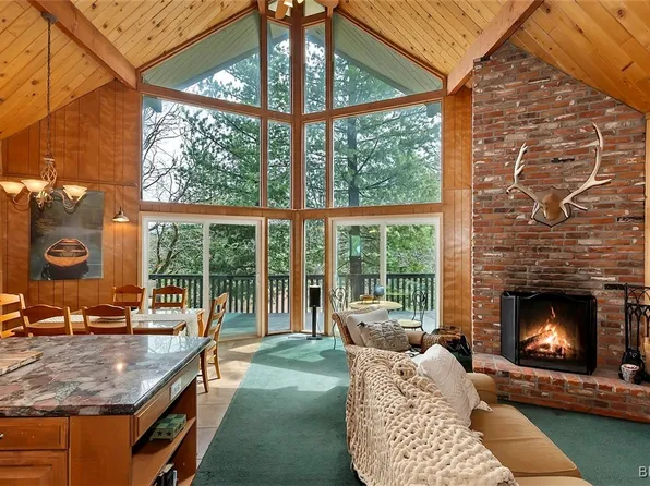1068 Oak Ln, Lake Arrowhead, CA 92352