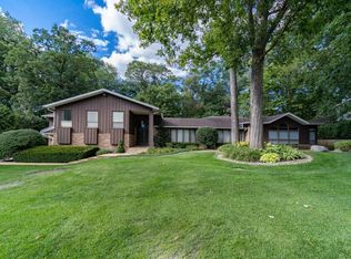 17741 Woodridge Dr, South Bend, IN