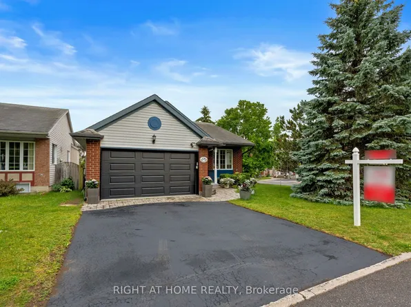 120 Grandpark Cir, Ottawa, ON K1G 6R5