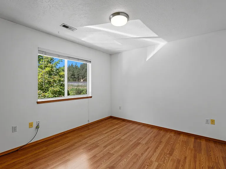 1329 W Qualchan Dr — Photo 15
