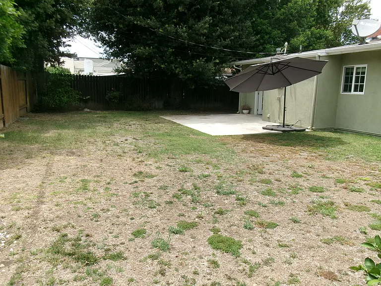 22942 Leadwell St — Photo 14