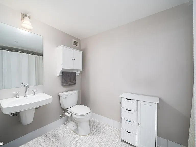 700 Grove St #11R — Photo 15