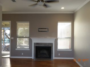 611 E 45th St APT 16, Austin, TX 78751