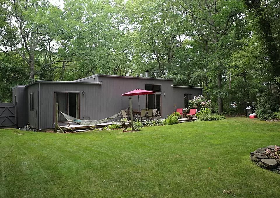 2nd image of 76 Johnson Ave
