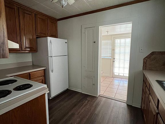 5th image of 561 E Crow St