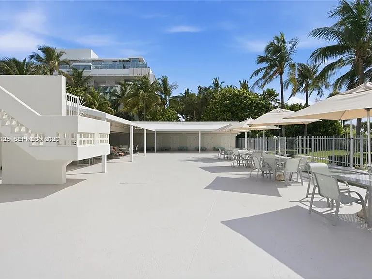 2899 Collins Ave #1022 — Photo 27