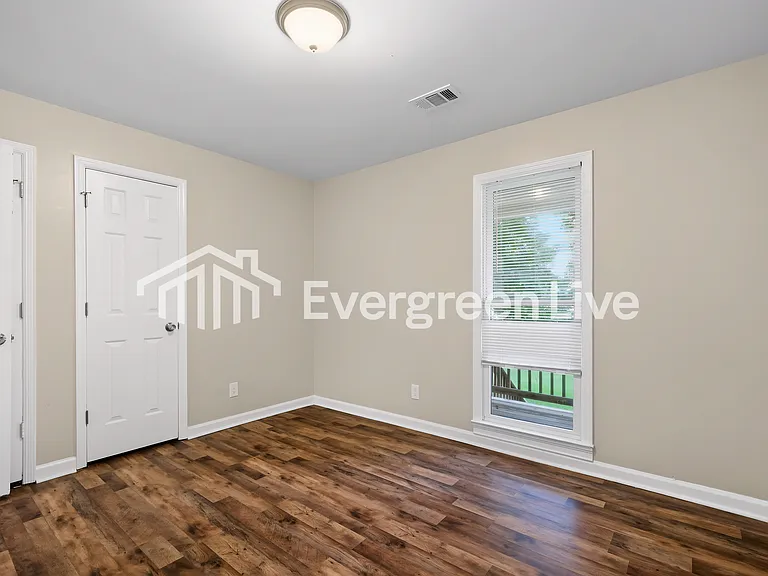 4490 Sewell Rd — Photo 6