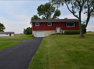 1266 N Greenway Rd, Columbus, WI 53925