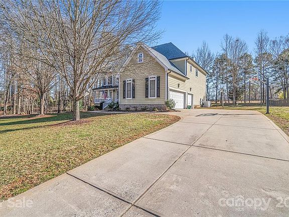 3rd image of 107 Huntfield Way