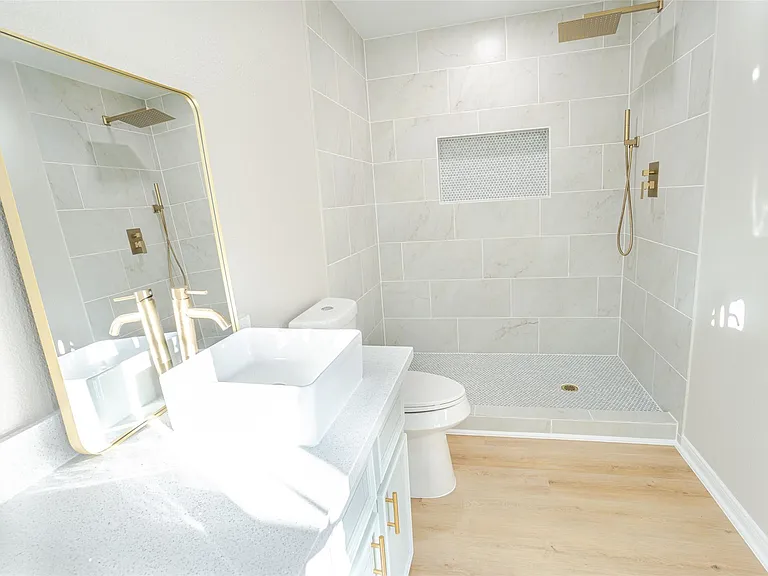 1601 Westwind Dr — Photo 4