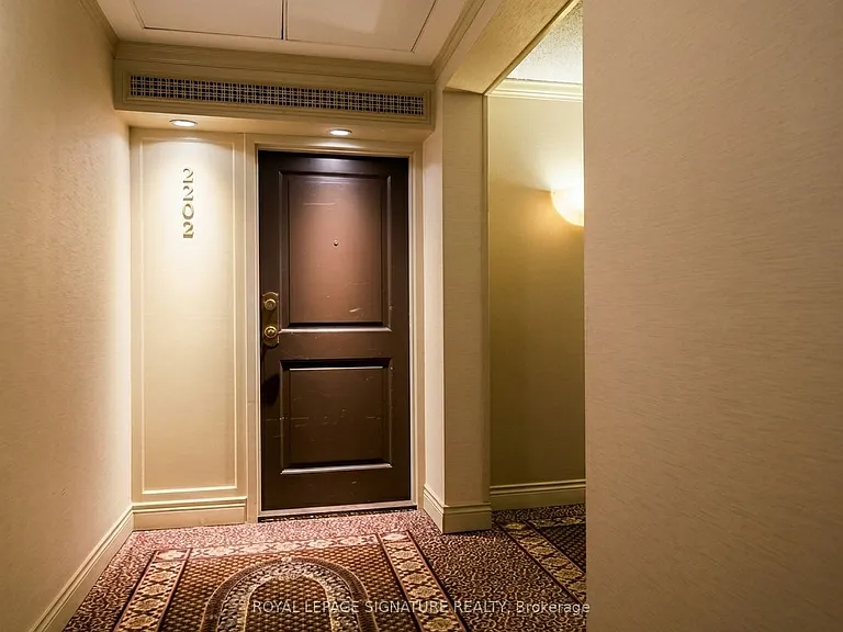 30 Wellington St E #2202 — Photo 4