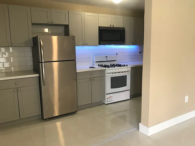 4550 SW 67th Ave — Photo 18