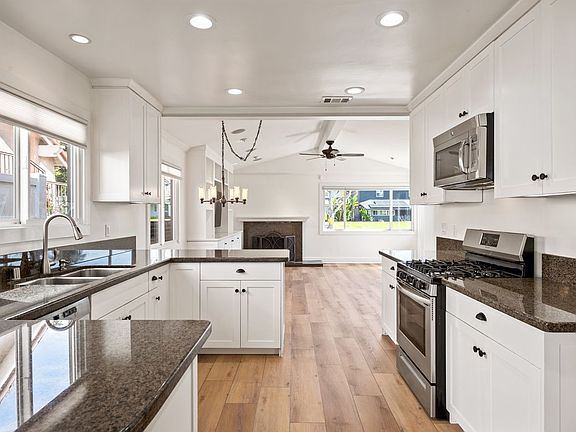 5th image of 413 N Paulina Ave