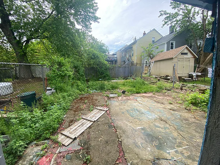 61 Highland St — Photo 11