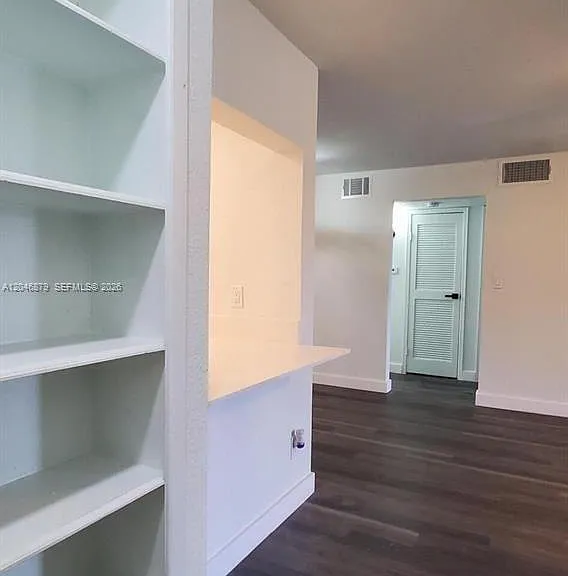 927 Riverside Dr #324 — Photo 7