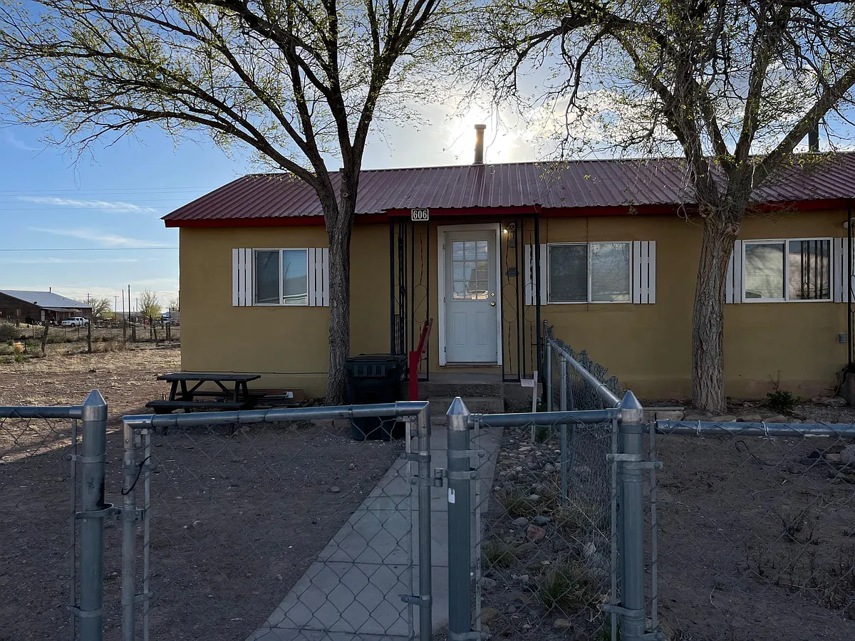 Building Photo - 606 D Ave #606